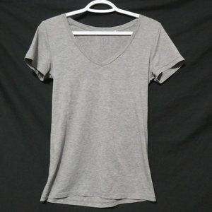 NOLLIE medium V-neck tee, EUC